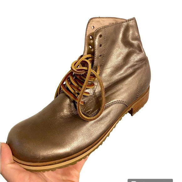 Gee Wawa Bronze Leather  Boots Size 6.5 Women's - Picture 10 of 10